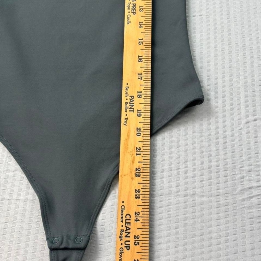 Babaton Aritzia Square Neck Long Sleeve Bodysuit Olive Green Size M Fitted 0273 - Picture 6 of 6